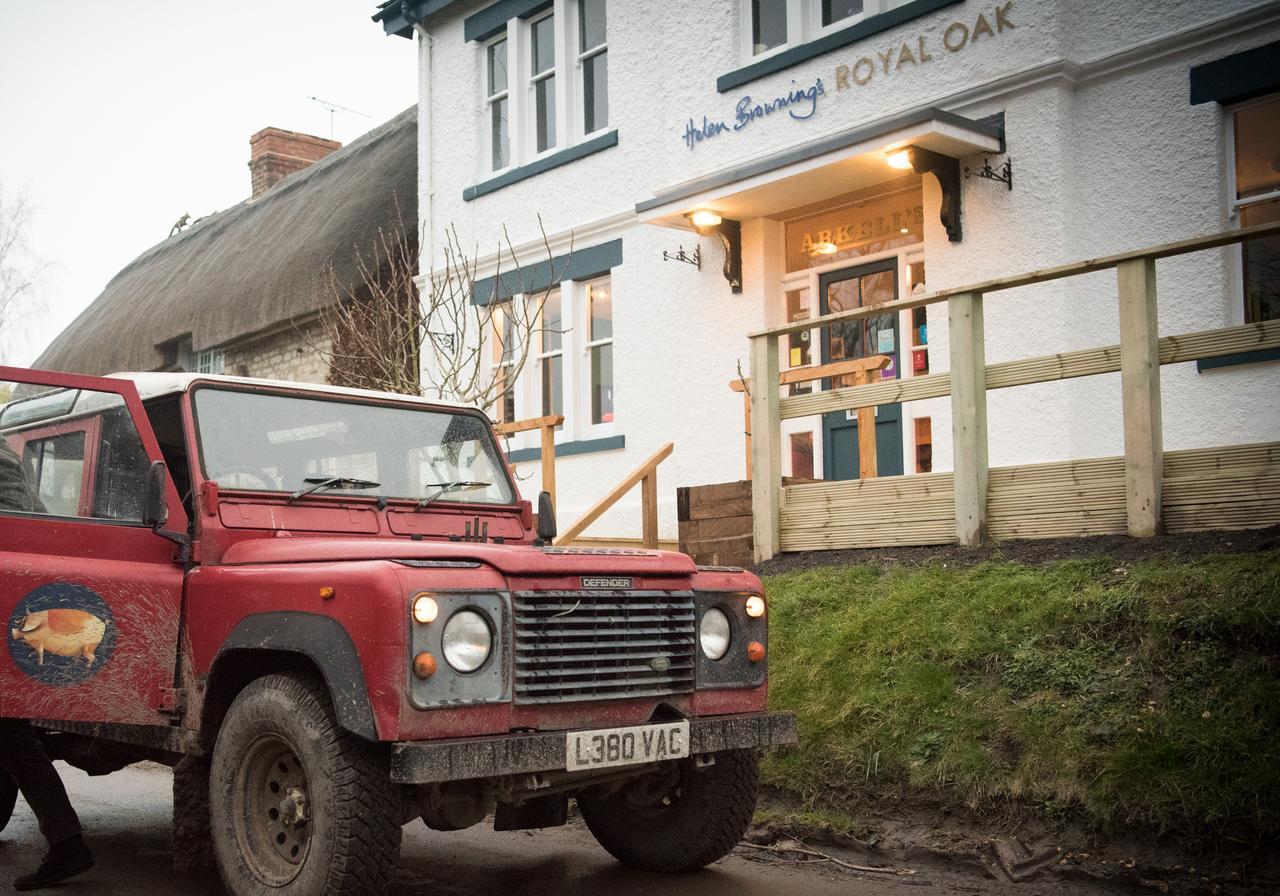 Helen Browning'S Royal Oak Hotel Swindon Eksteriør billede